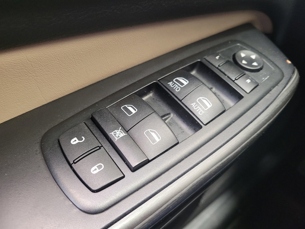 Used 2015 Jeep Cherokee Limited w/ Technology Group FWD image 27