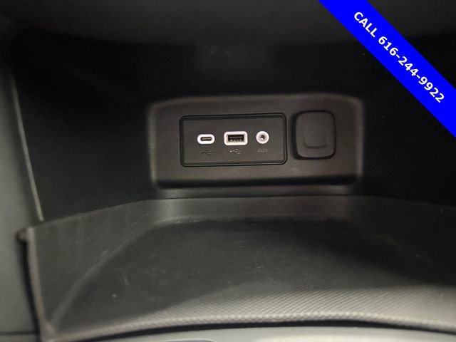 Used 2019 Chevrolet Equinox LT w/ LPO, Floor Liner Package image 16