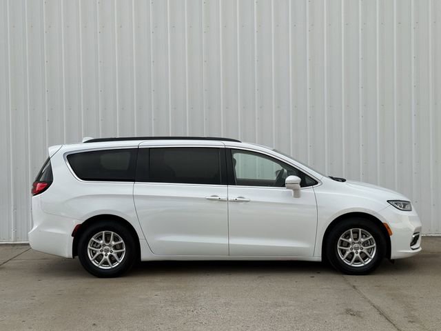 Used 2022 Chrysler Pacifica Touring-L image 3