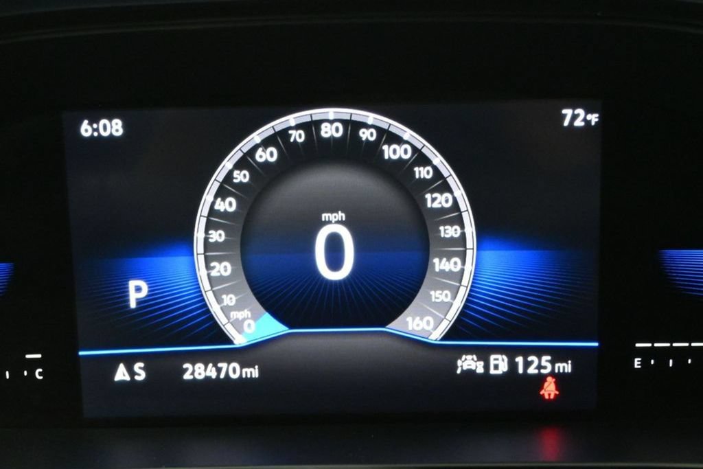 Used 2023 Volkswagen Taos SE w/ Panoramic Sunroof Package FWD image 16