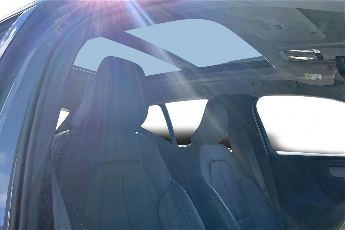 Used 2023 Volvo XC40 B5 Plus w/ Driver Assist Package image 27