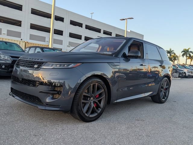 Used 2023 Land Rover Range Rover Sport SE Dynamic image 3