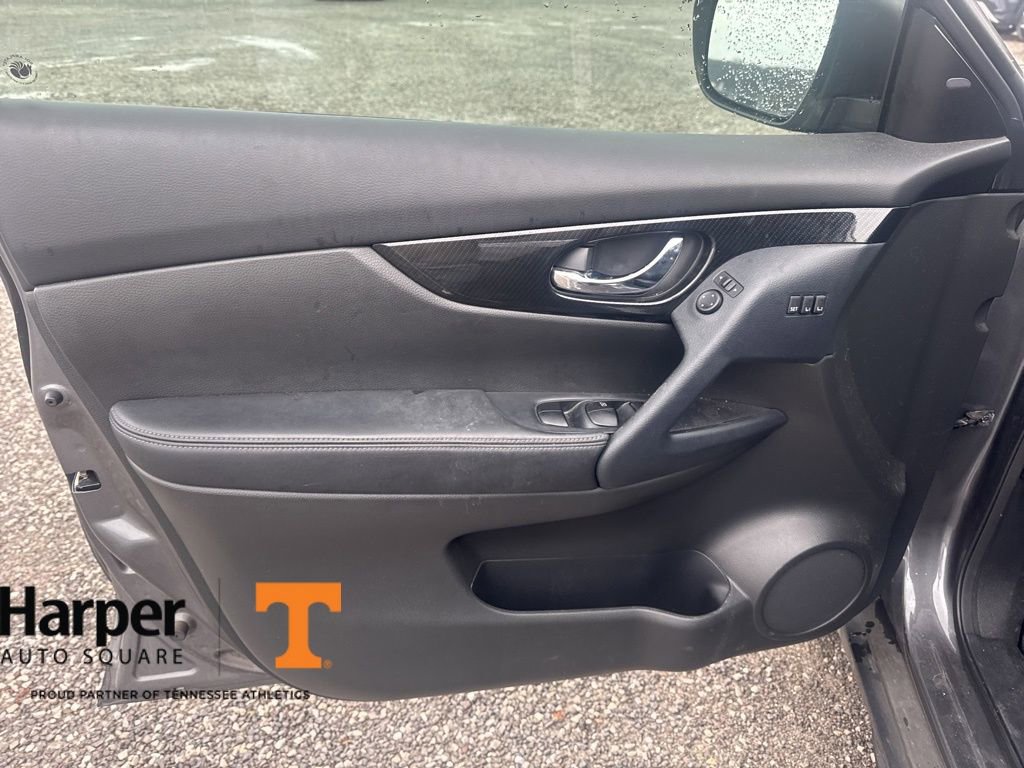 Used 2019 Nissan Rogue SL w/ Premium Package image 19