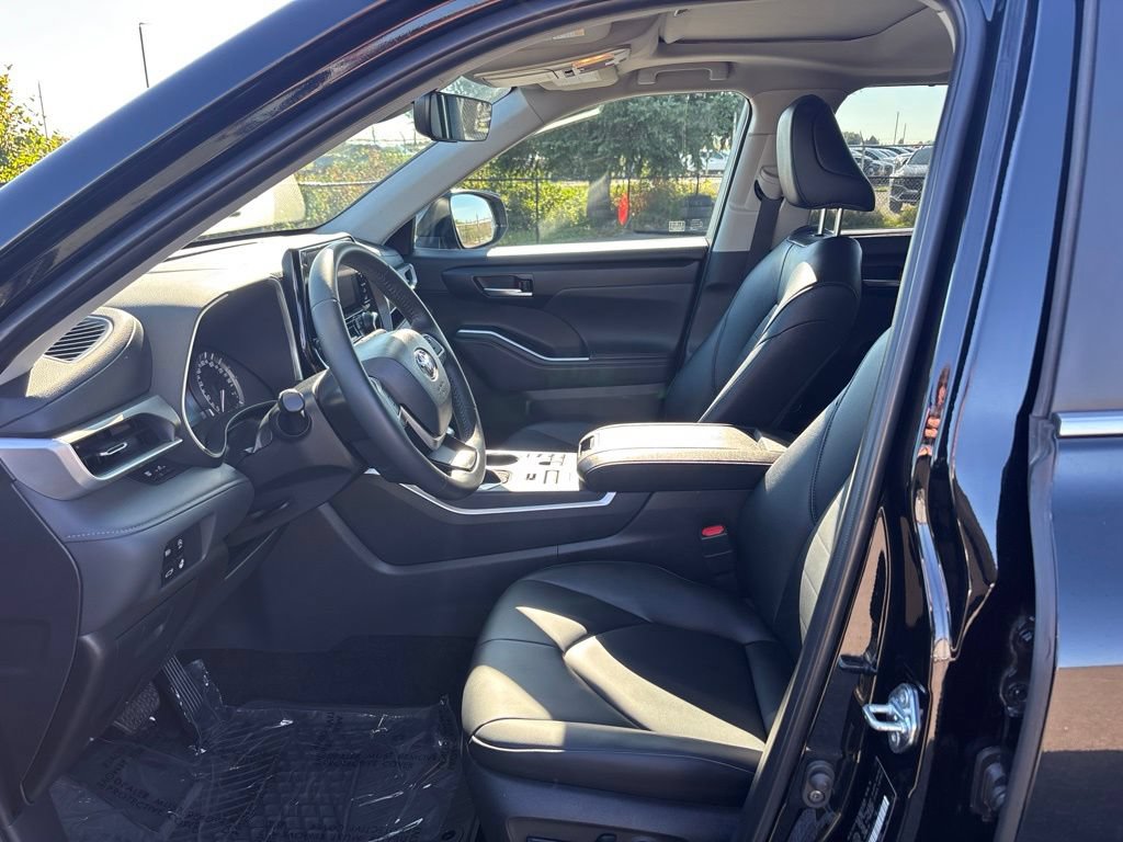 Used 2026 Toyota Highlander XLE AWD/4WD image 8