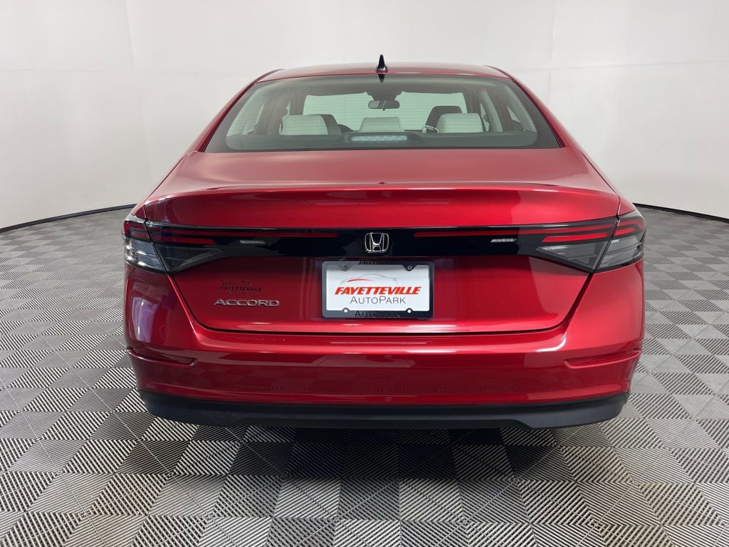Certified 2025 Honda Accord SE image 4