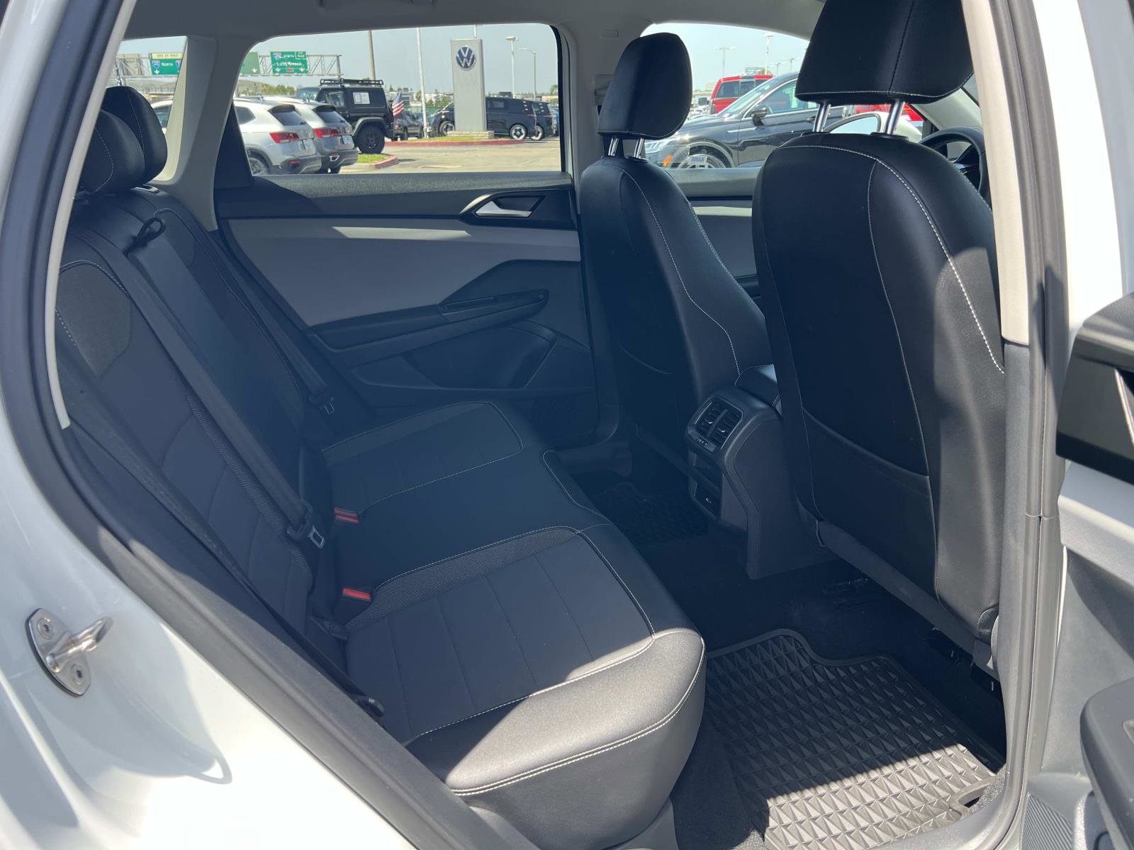 Certified 2023 Volkswagen Taos SE FWD image 30