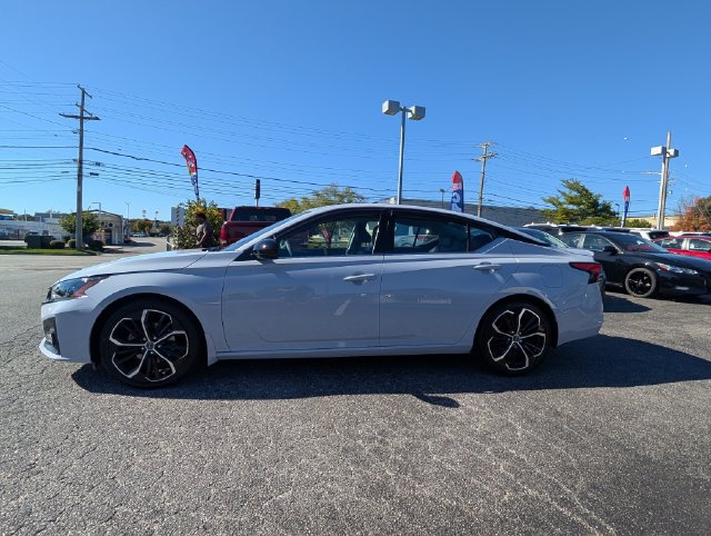 Used 2023 Nissan Altima 2.5 SR FWD image 6