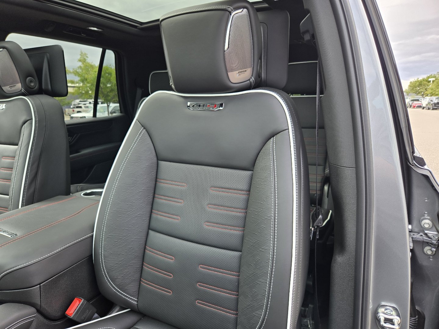 New 2026 GMC Yukon AT4 Ultimate AWD/4WD image 12