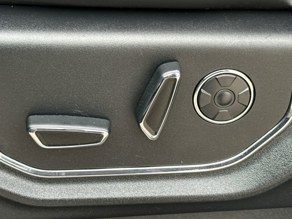 Used 2017 Ford F350 Platinum w/ FX4 Off-Road Package image 21