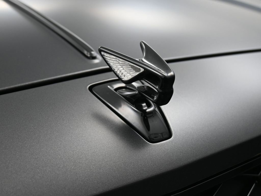 Used 2025 Bentley Flying Spur Plug-In Hybrid image 13