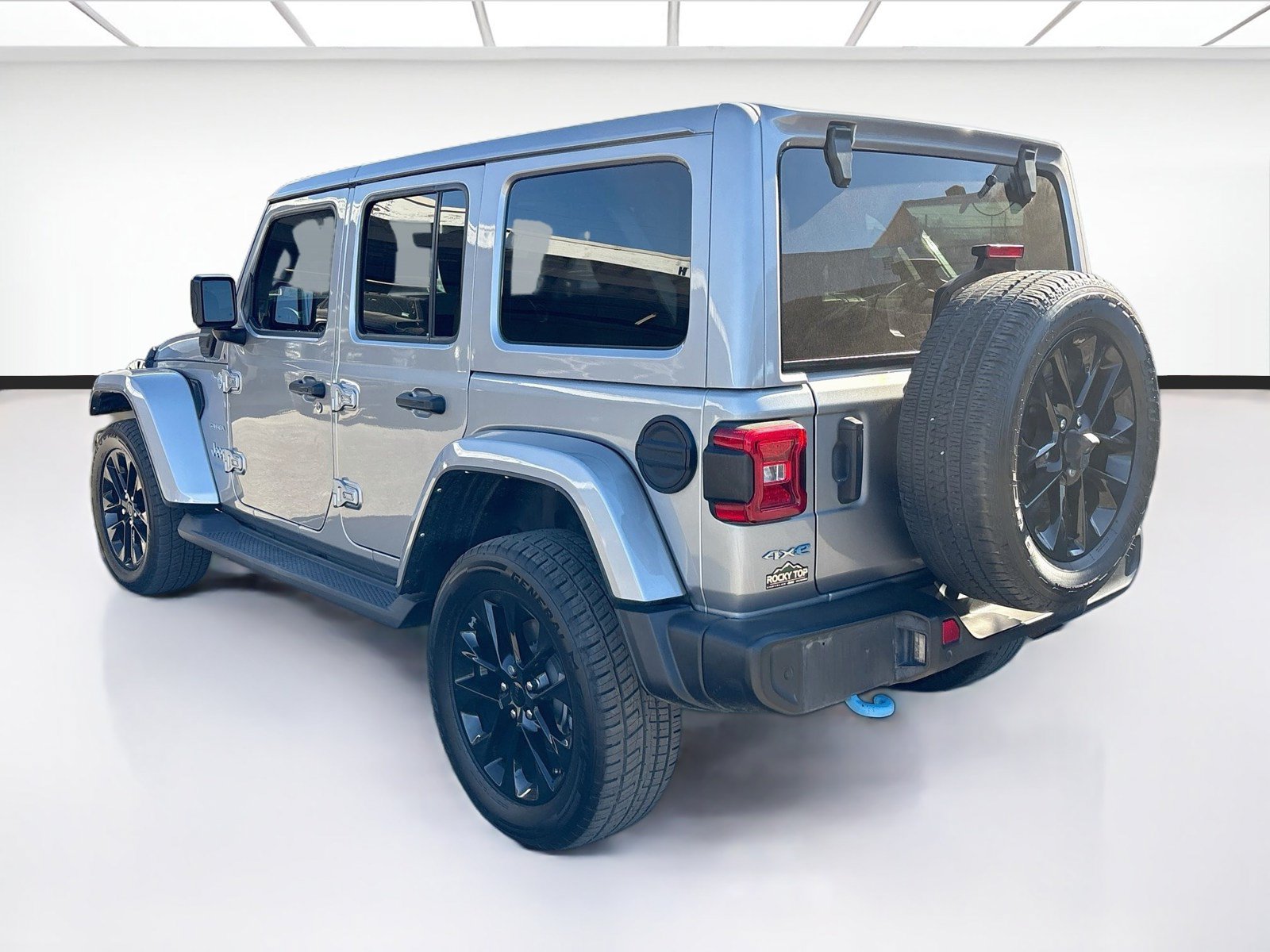 Used 2021 Jeep Wrangler Unlimited Sahara w/ Cold Weather Group AWD/4WD image 6