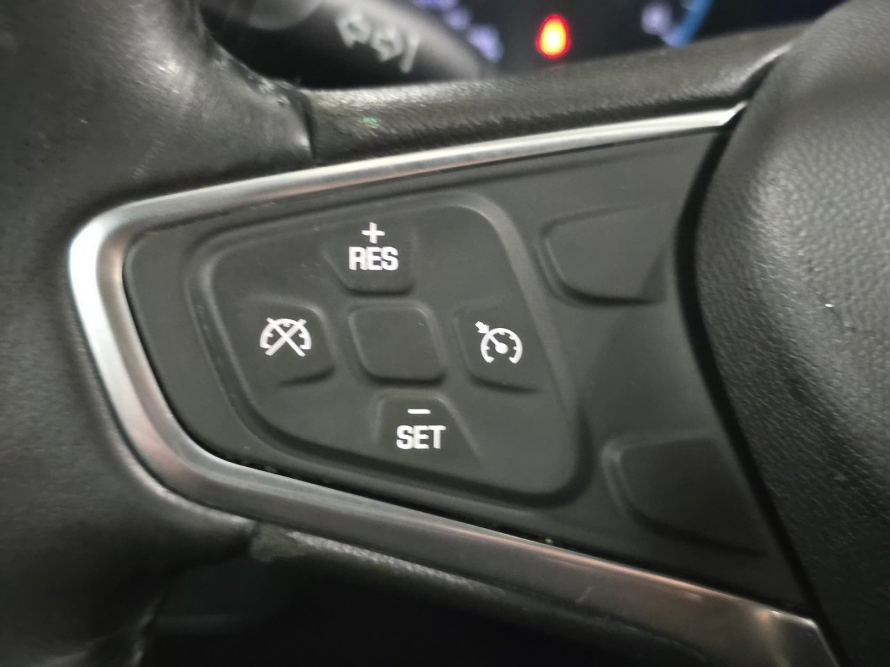 Used 2018 Chevrolet Equinox LT image 31