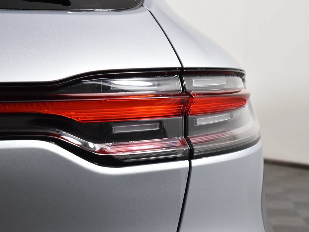 Used 2026 Porsche Macan AWD/4WD image 13