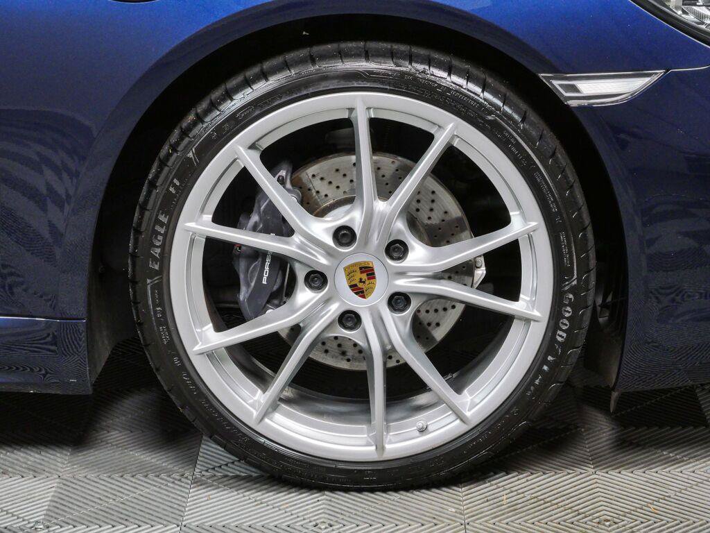 Certified 2019 Porsche 718 Cayman RWD image 32