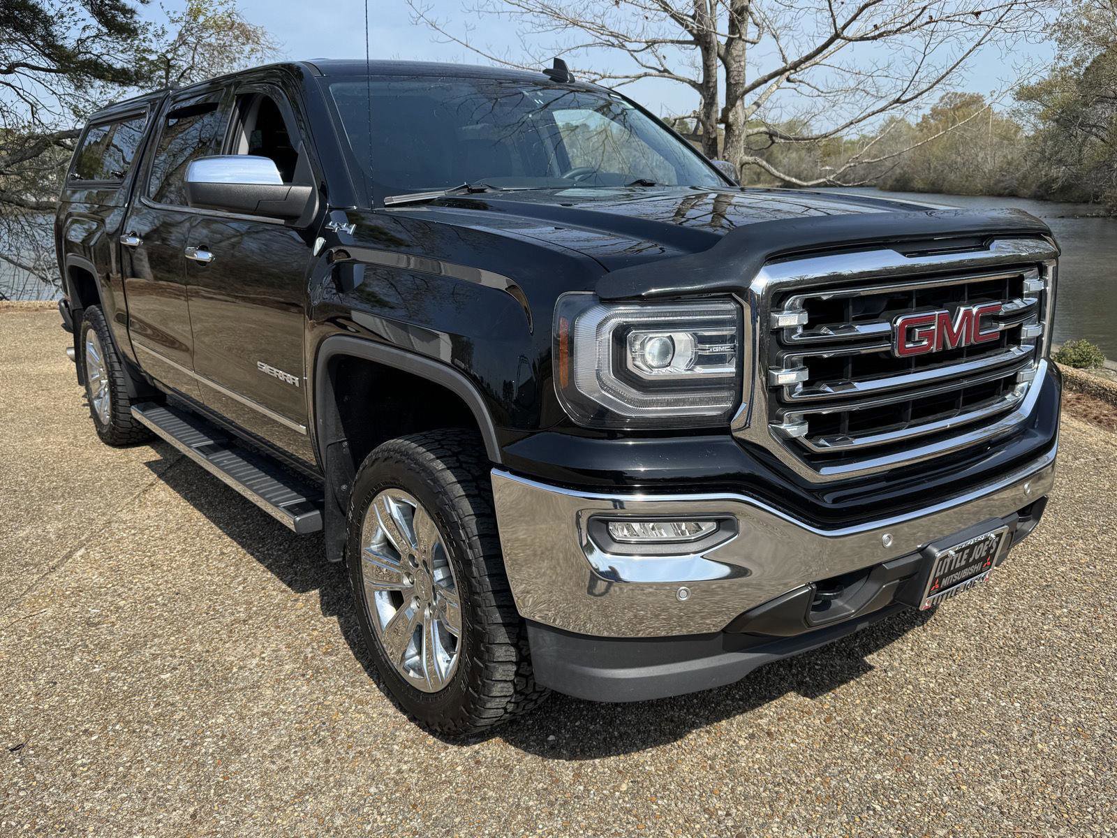 Used 2017 GMC Sierra 1500 SLT image 1