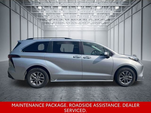 Certified 2025 Toyota Sienna XLE FWD image 5