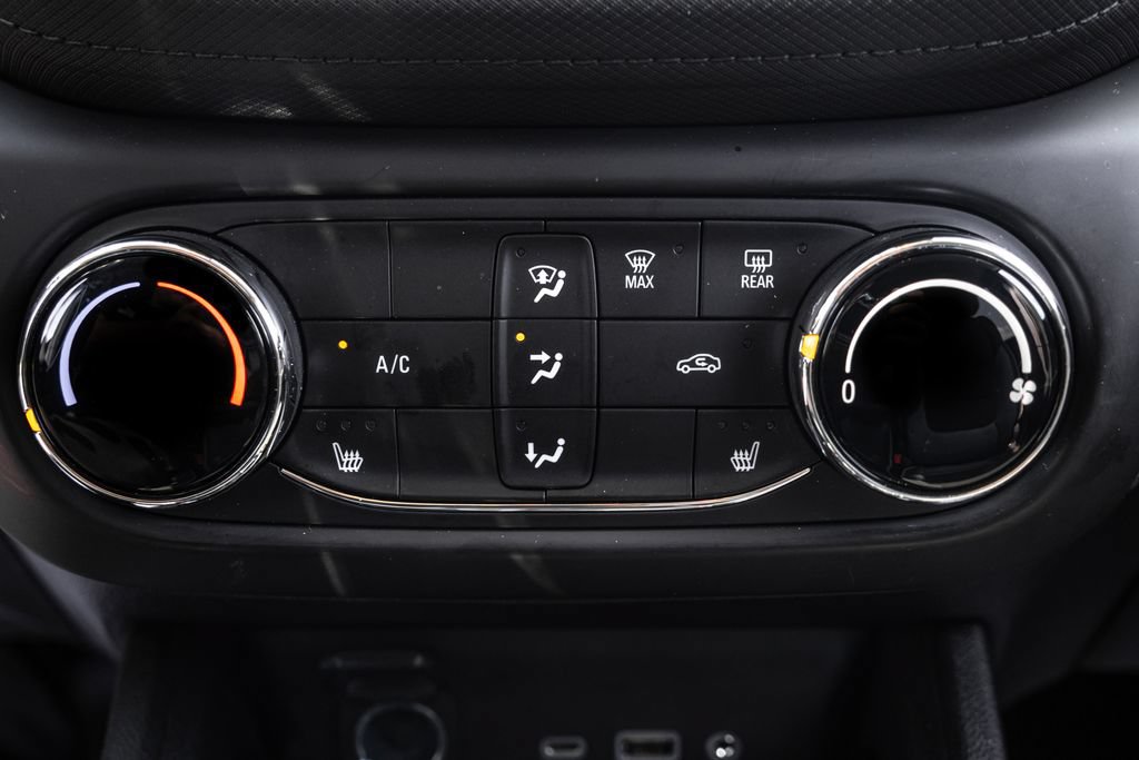 Used 2023 Chevrolet TrailBlazer LT FWD image 19