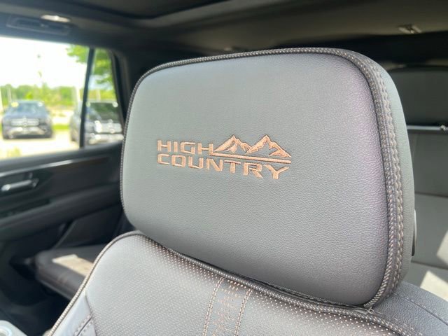 Used 2025 Chevrolet Tahoe High Country AWD/4WD image 21