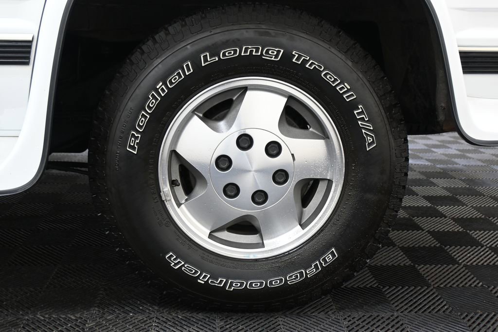 Used 1995 Chevrolet Tahoe 4WD image 26