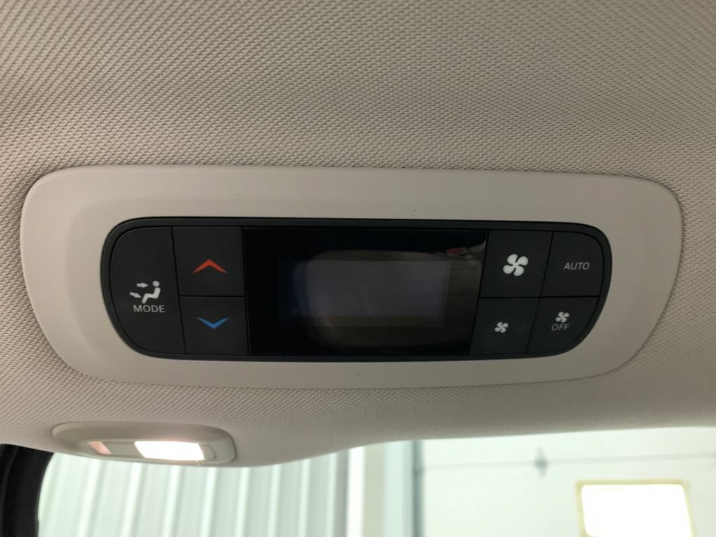 Used 2020 Chrysler Pacifica Limited w/ Advanced Safetytec Group FWD image 22