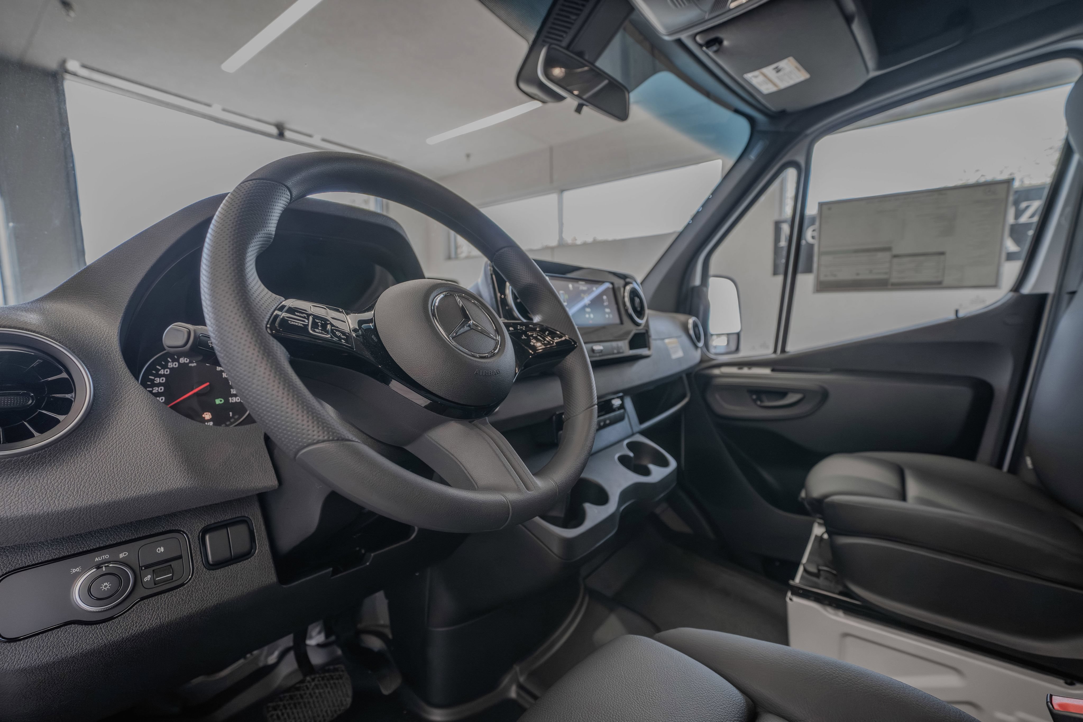 Used 2025 Mercedes-Benz Sprinter 2500 image 6