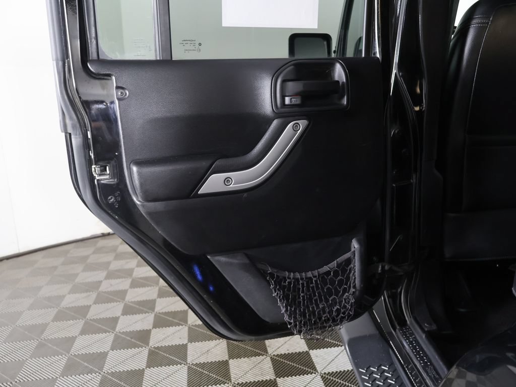 Used 2016 Jeep Wrangler Unlimited Sahara w/ Connectivity Group AWD/4WD image 21