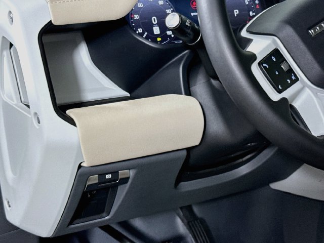 Certified 2023 Land Rover Defender 130 SE AWD/4WD image 10