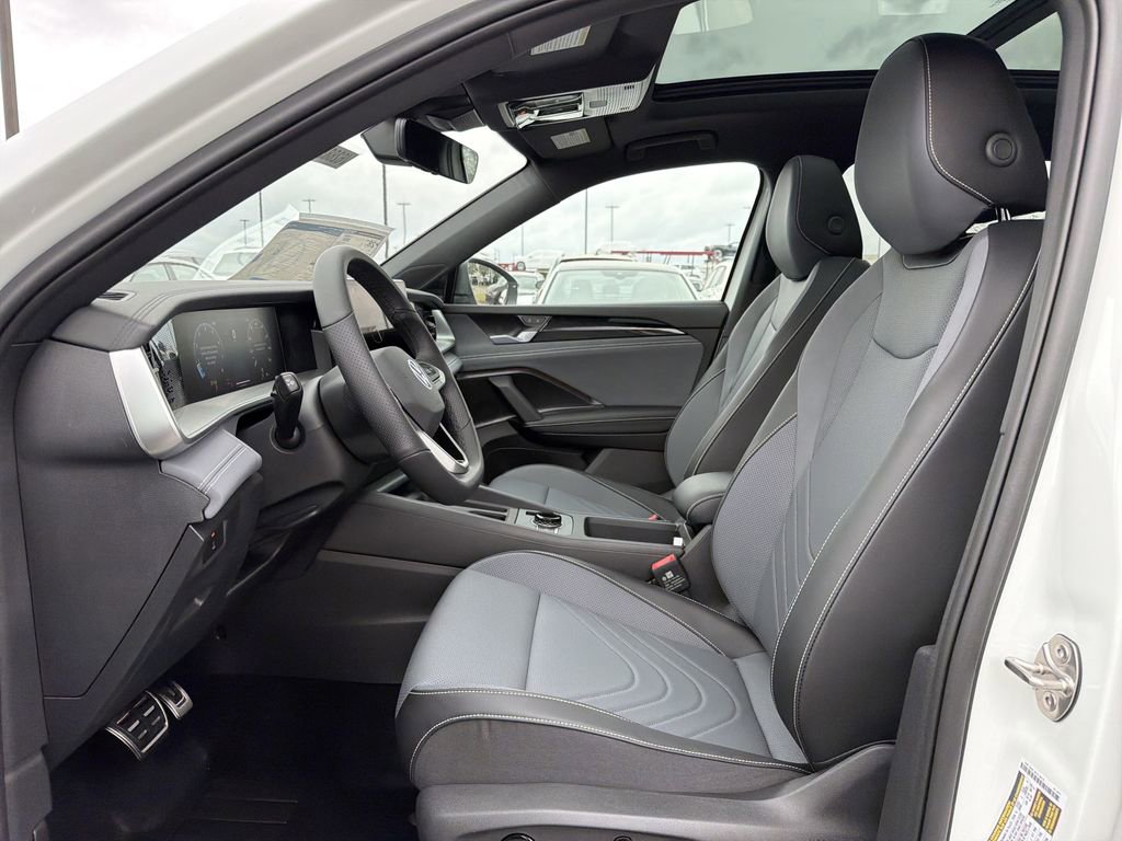 New 2026 Volkswagen Tiguan SE R-Line image 11