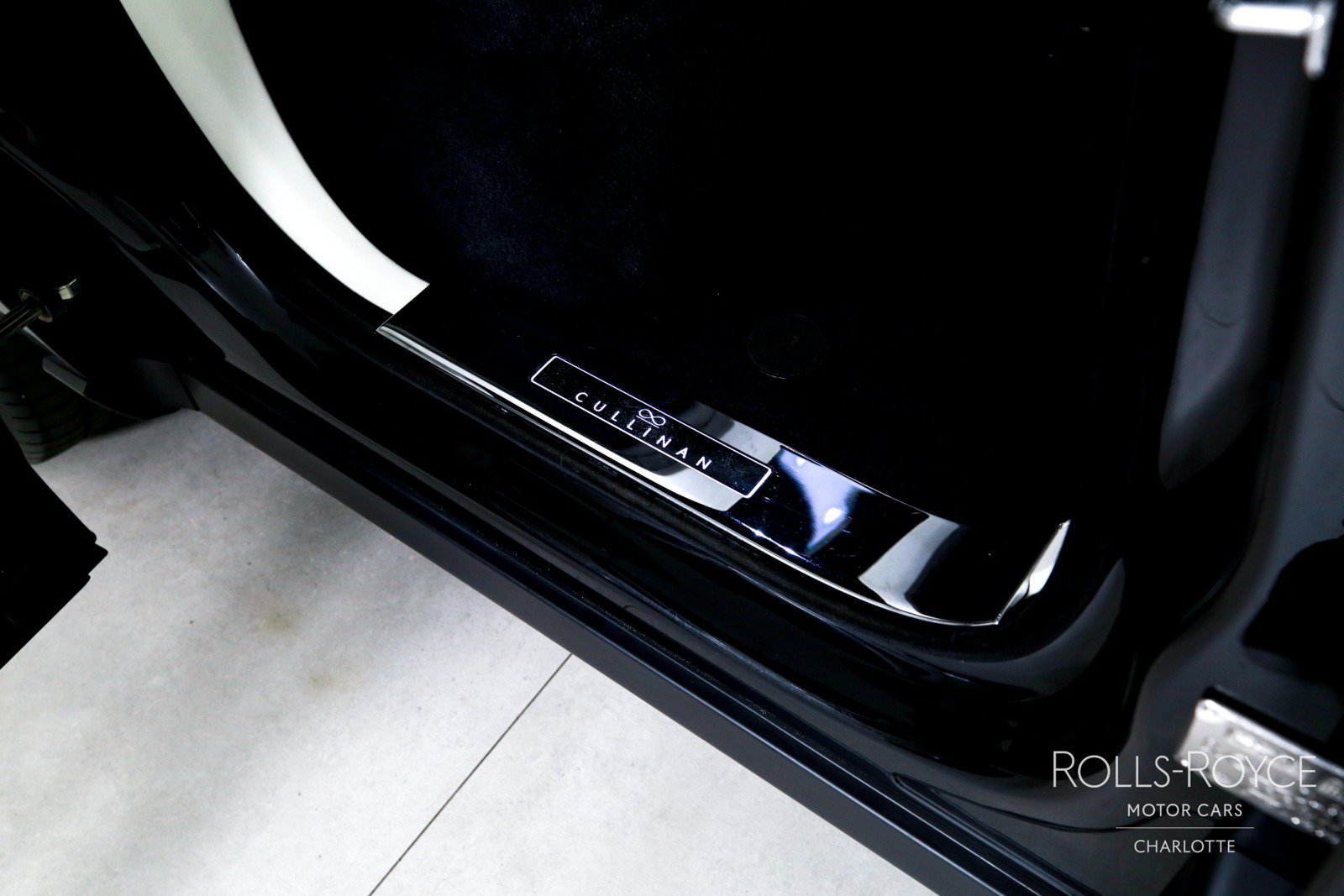 Used 2021 Rolls-Royce Cullinan Black Badge AWD/4WD image 34