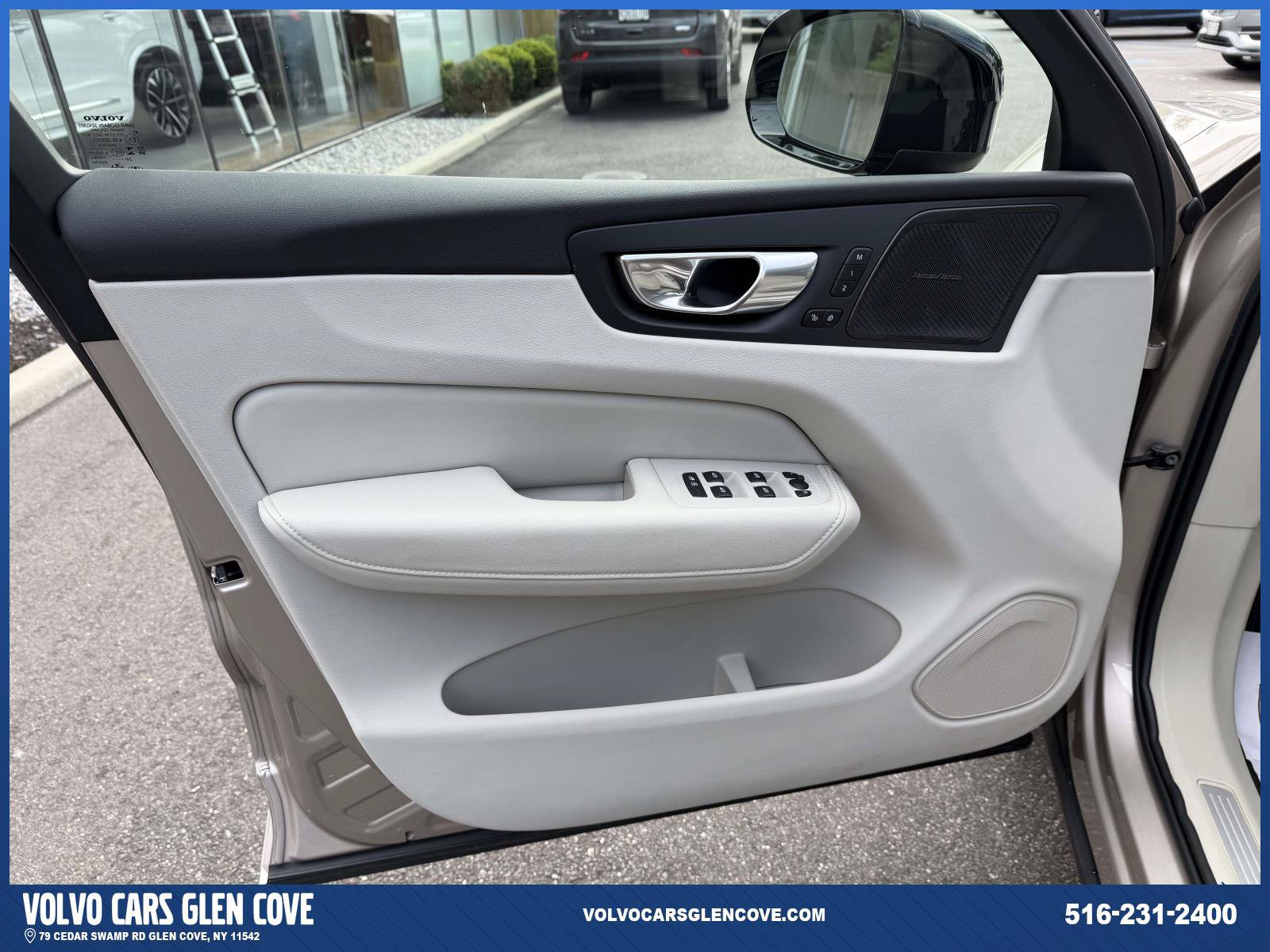 Used 2025 Volvo XC60 T8 Ultra w/ Protection Package Premier AWD/4WD image 13