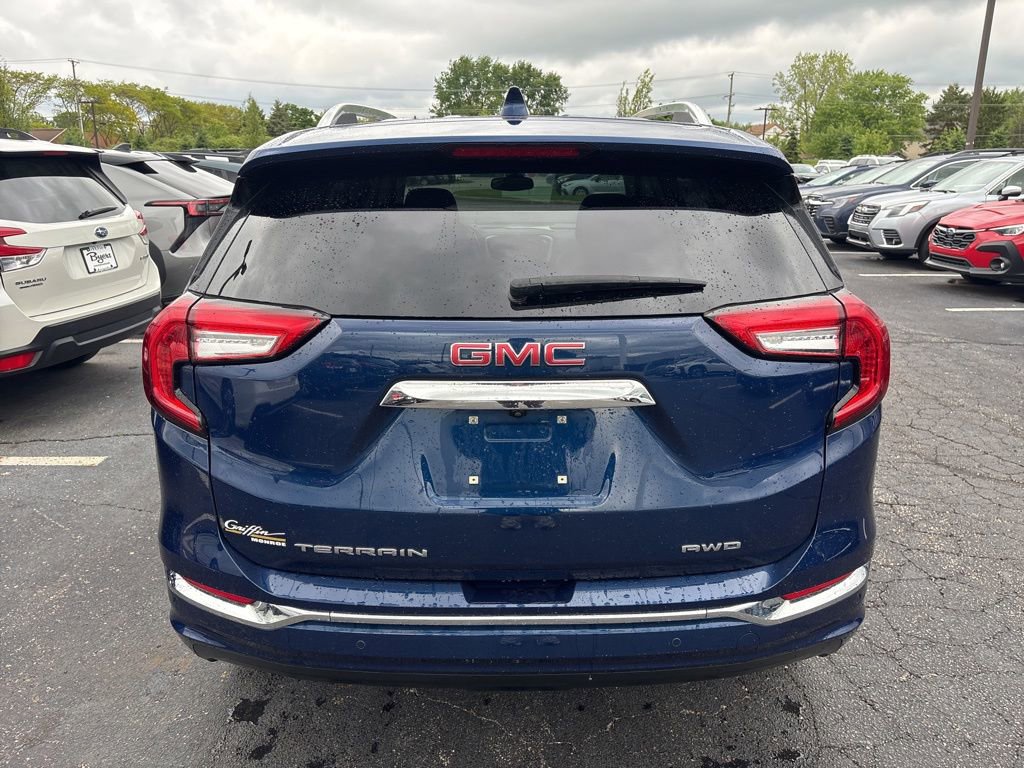Used 2022 GMC Terrain Denali AWD/4WD image 4
