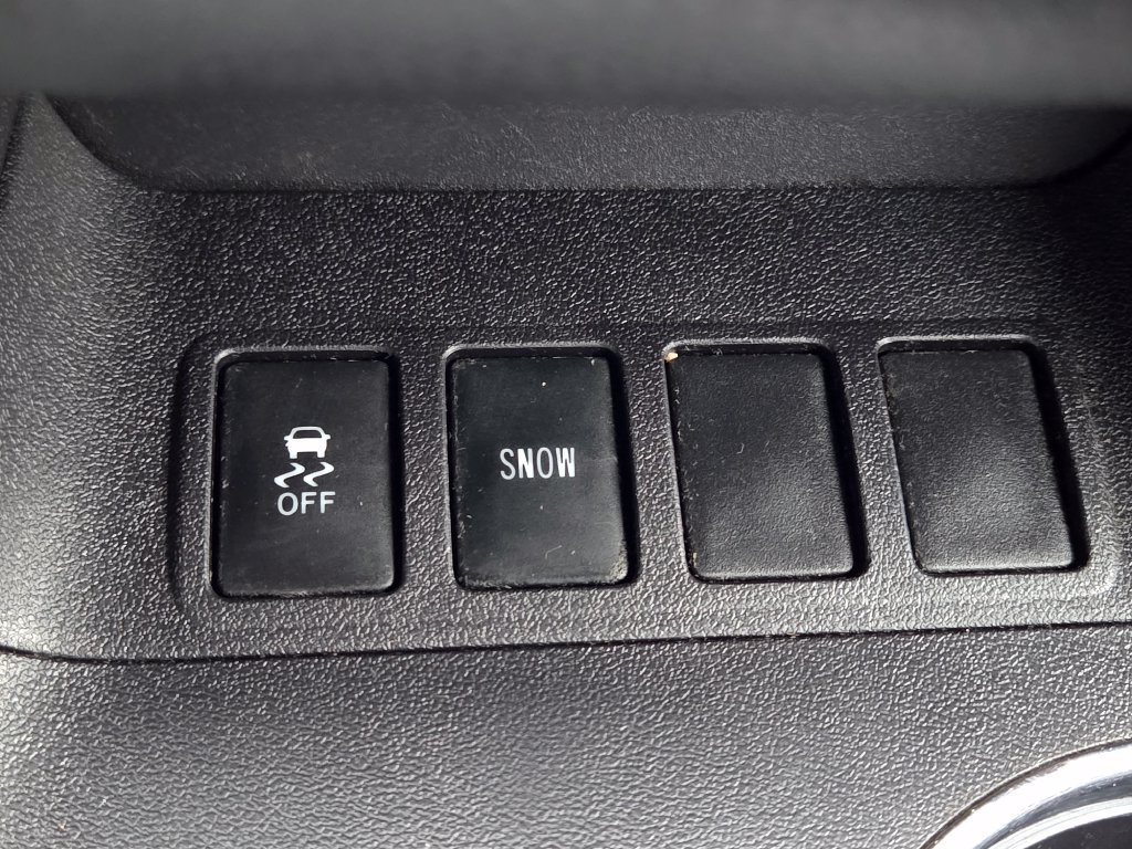 Used 2015 Toyota Highlander Plus FWD image 9