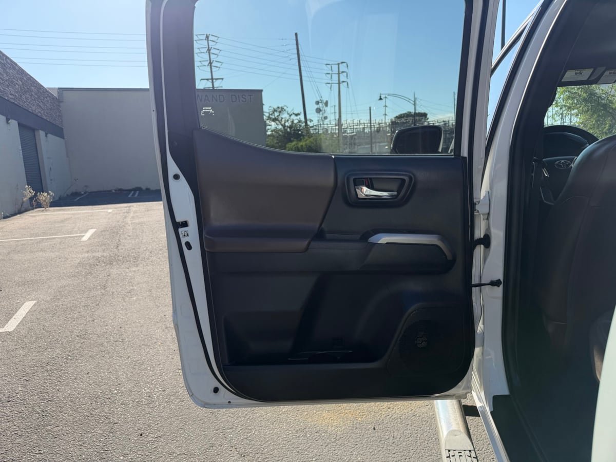 Used 2017 Toyota Tacoma Limited AWD/4WD image 21