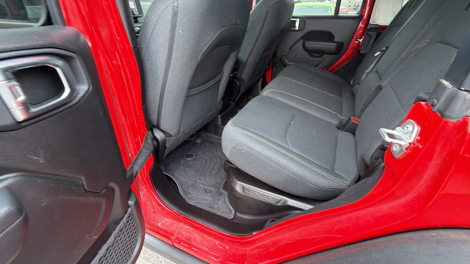 Used 2025 Jeep Wrangler Willys AWD/4WD image 23