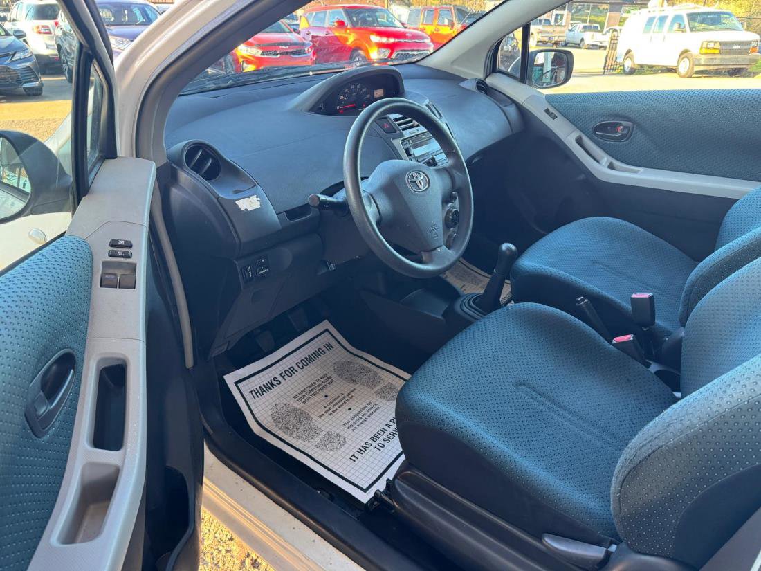 Used 2007 Toyota Yaris 2-Door Hatchback image 8