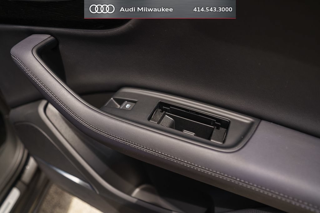 Used 2023 Audi Q7 3.0T Prestige w/ Prestige Package AWD/4WD image 38