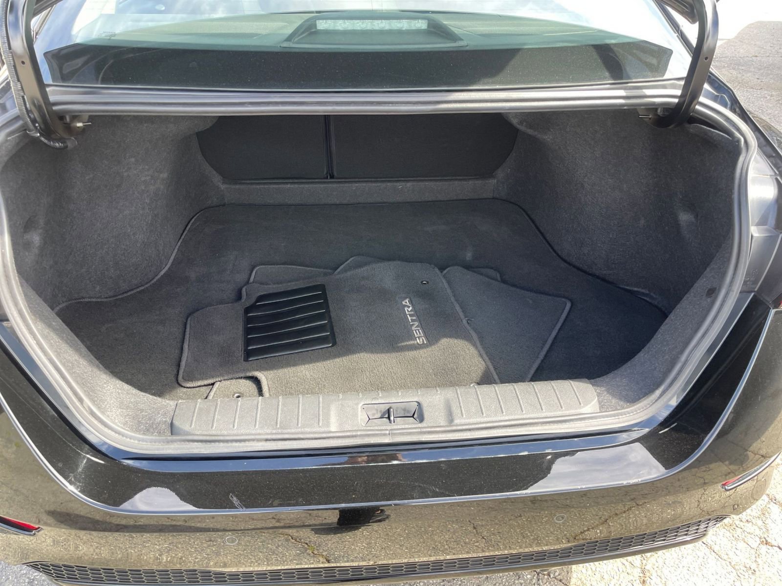 Used 2025 Nissan Sentra S image 31