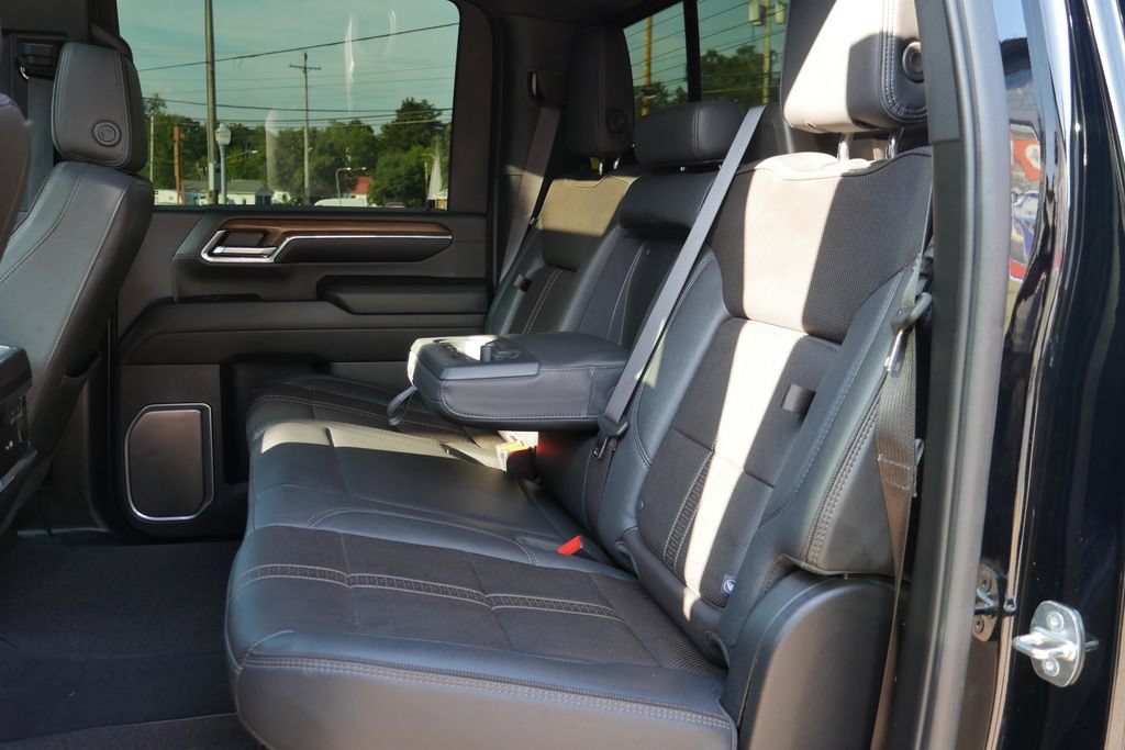 Used 2024 Chevrolet Silverado 2500 High Country AWD/4WD image 16