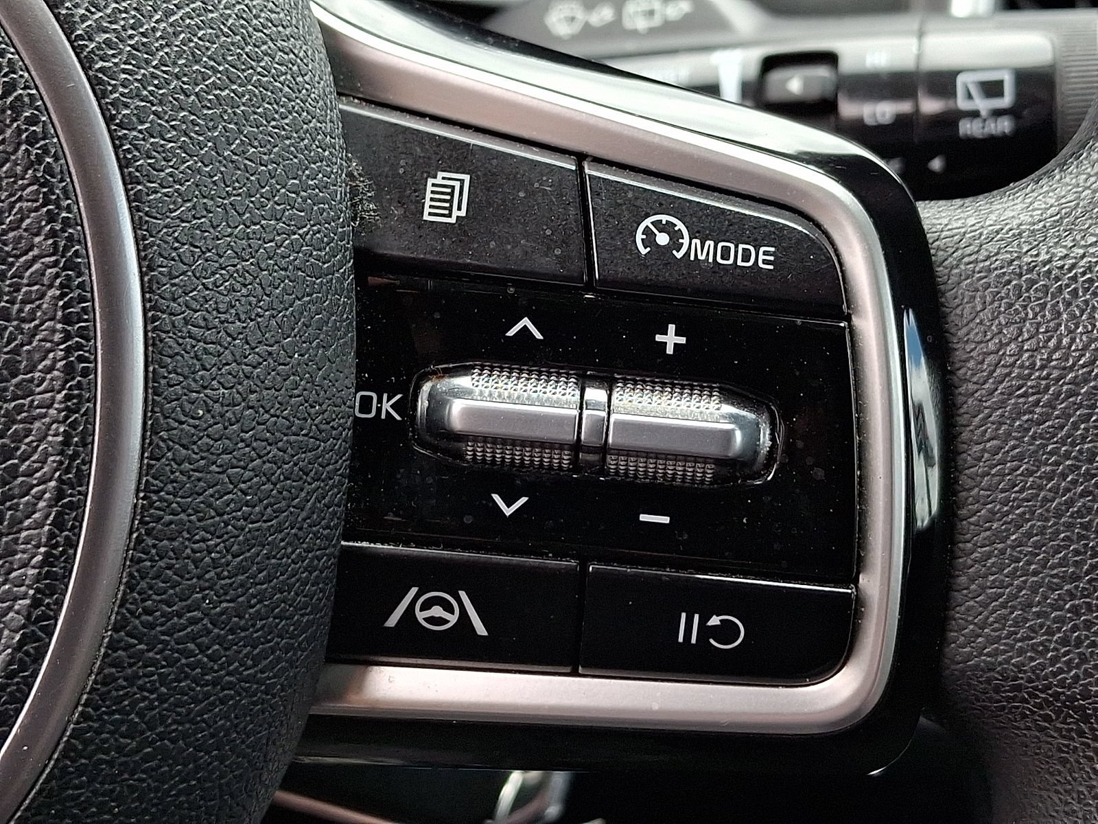 Used 2021 Kia Sorento LX AWD/4WD image 21