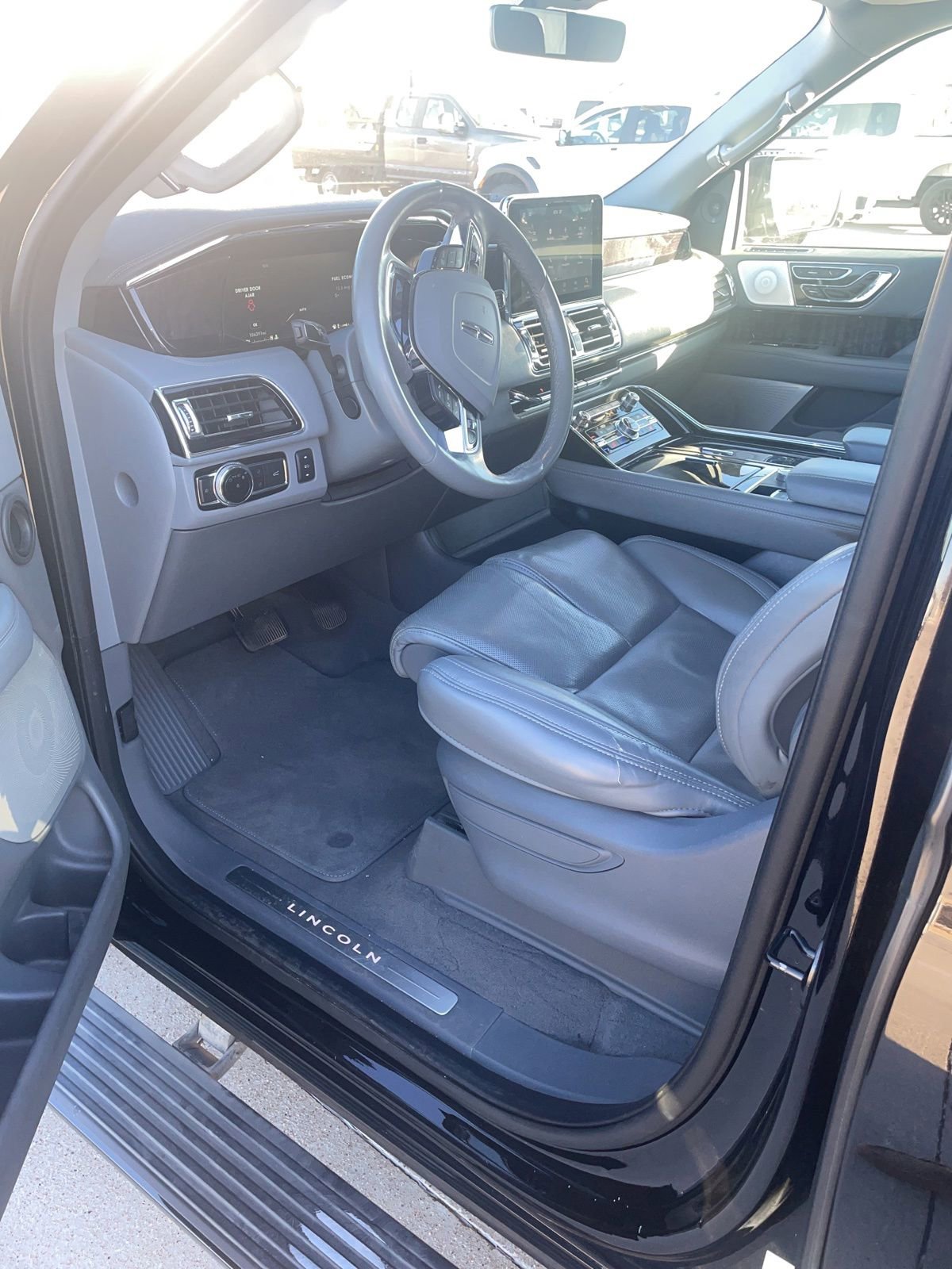 Used 2020 Lincoln Navigator L Reserve w/ Equipment Group 208A Reserve image 9