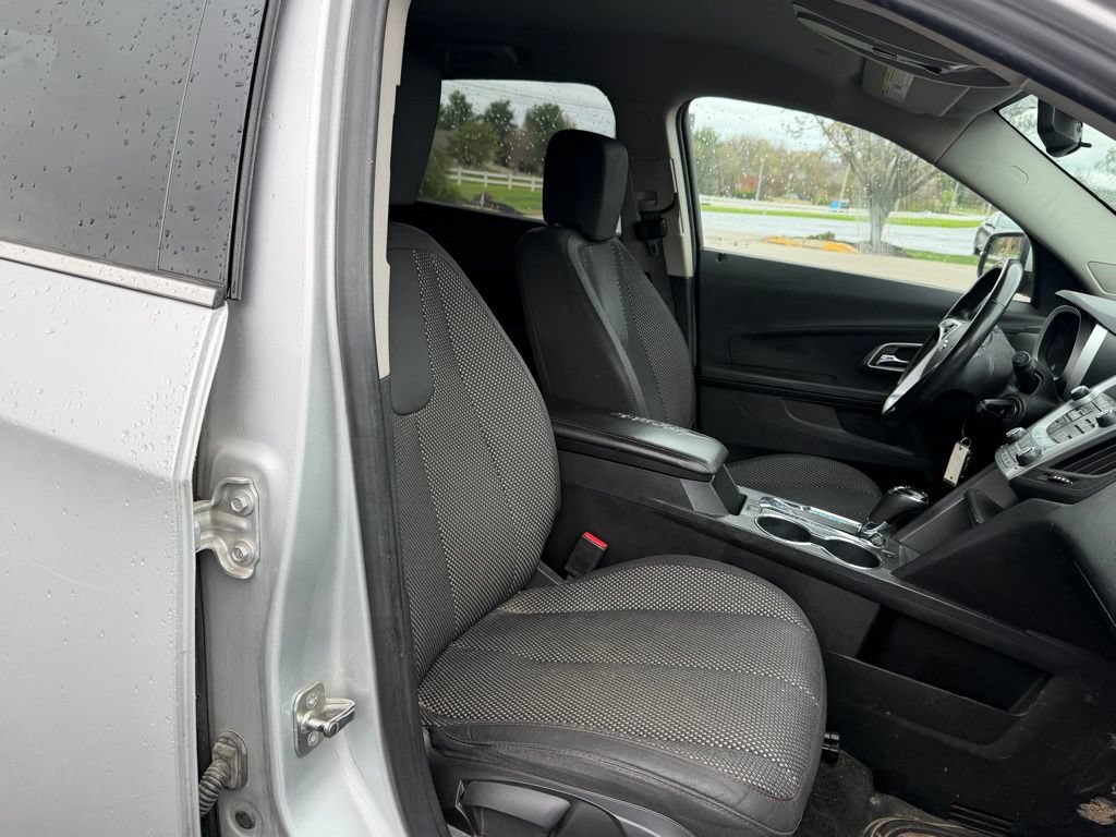 Used 2017 Chevrolet Equinox LT w/ Convenience Package FWD image 6