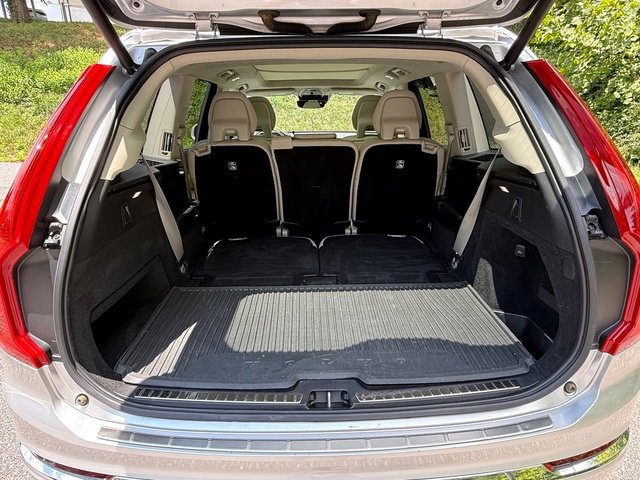 Used 2021 Volvo XC90 T8 Inscription w/ Protection Package Premier AWD/4WD image 18