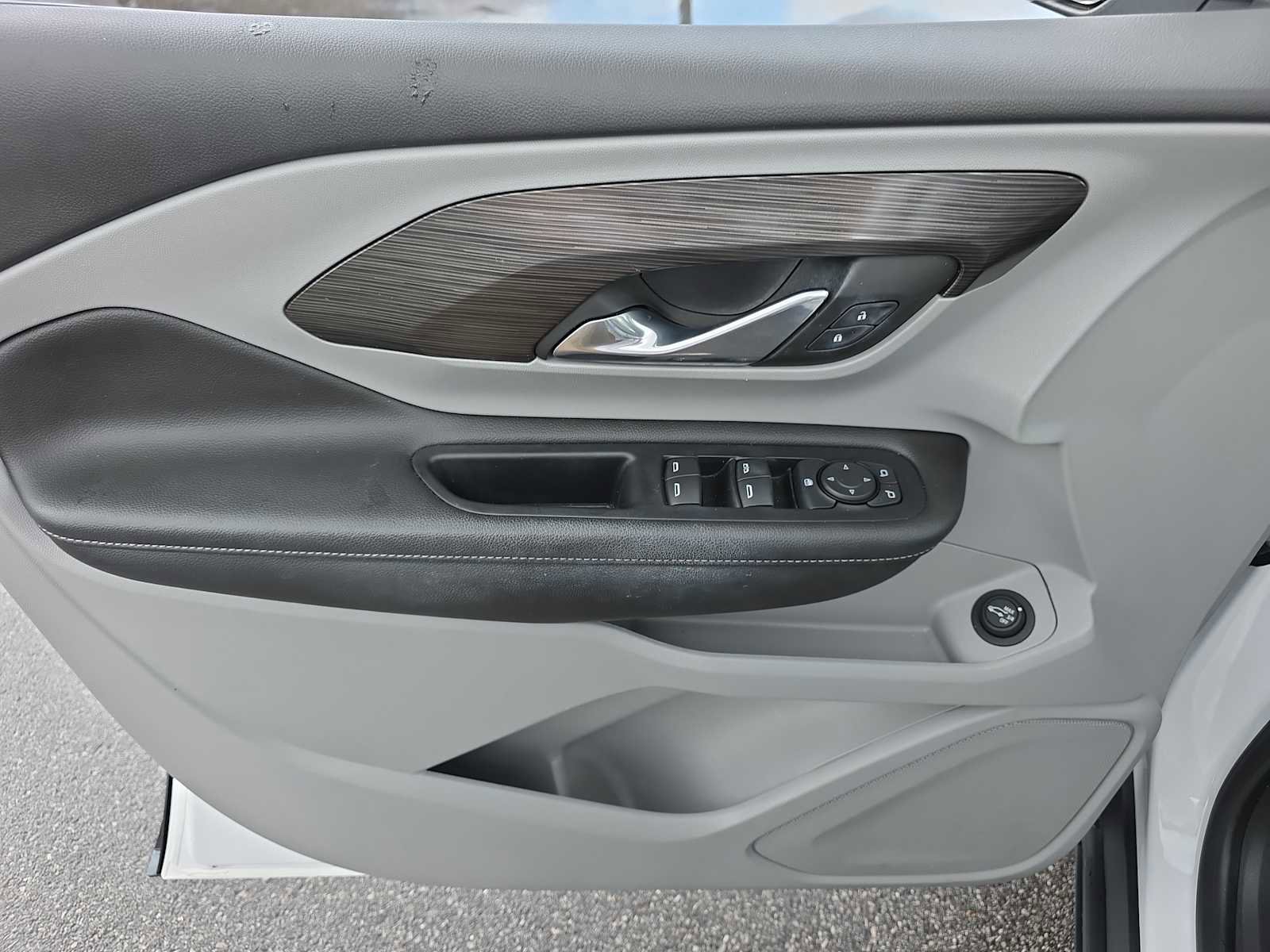 Used 2023 GMC Terrain SLE w/ Driver Convenience Package image 20