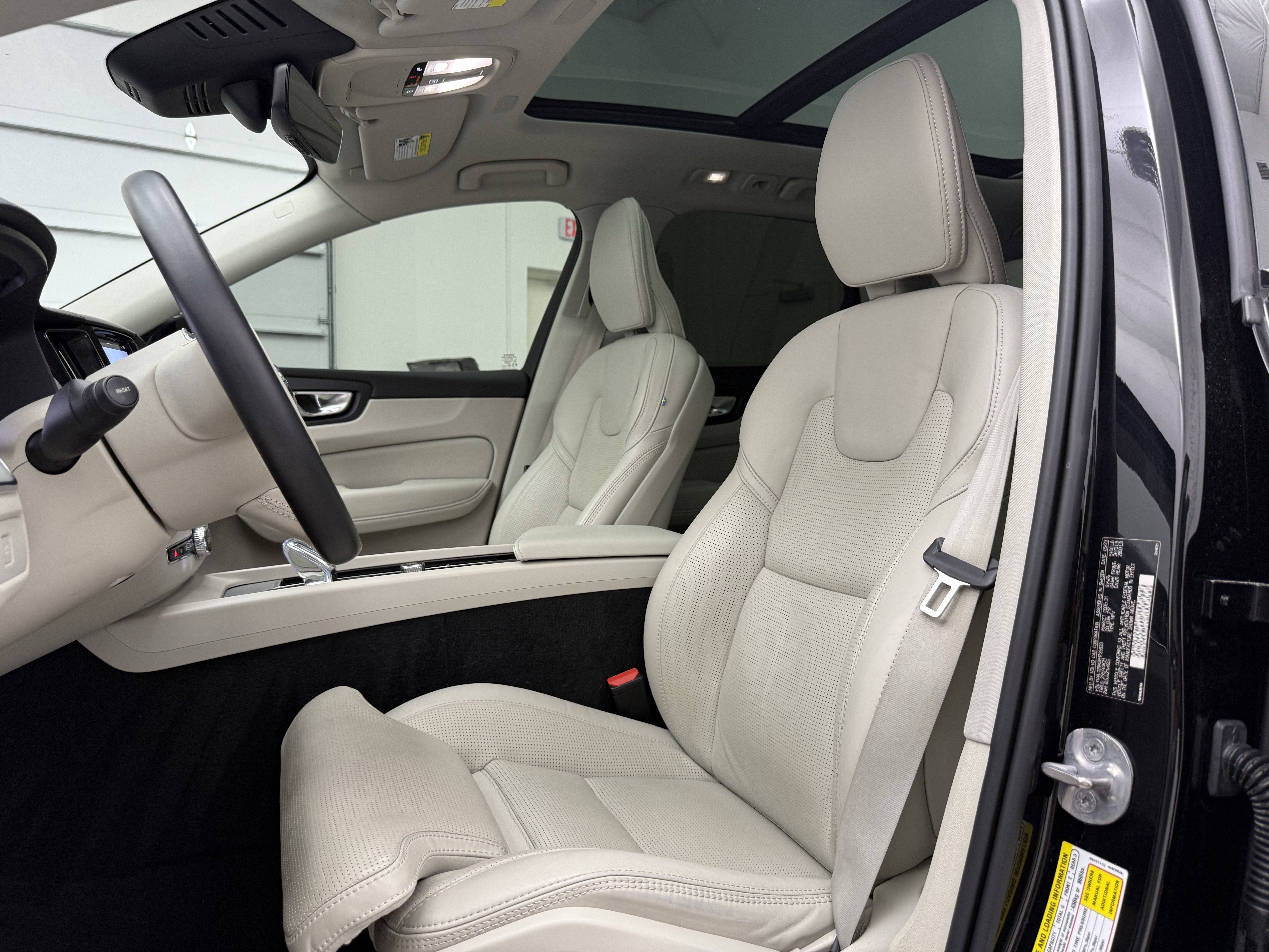 Used 2024 Volvo XC60 B5 Ultimate w/ Protection Package Premier image 13