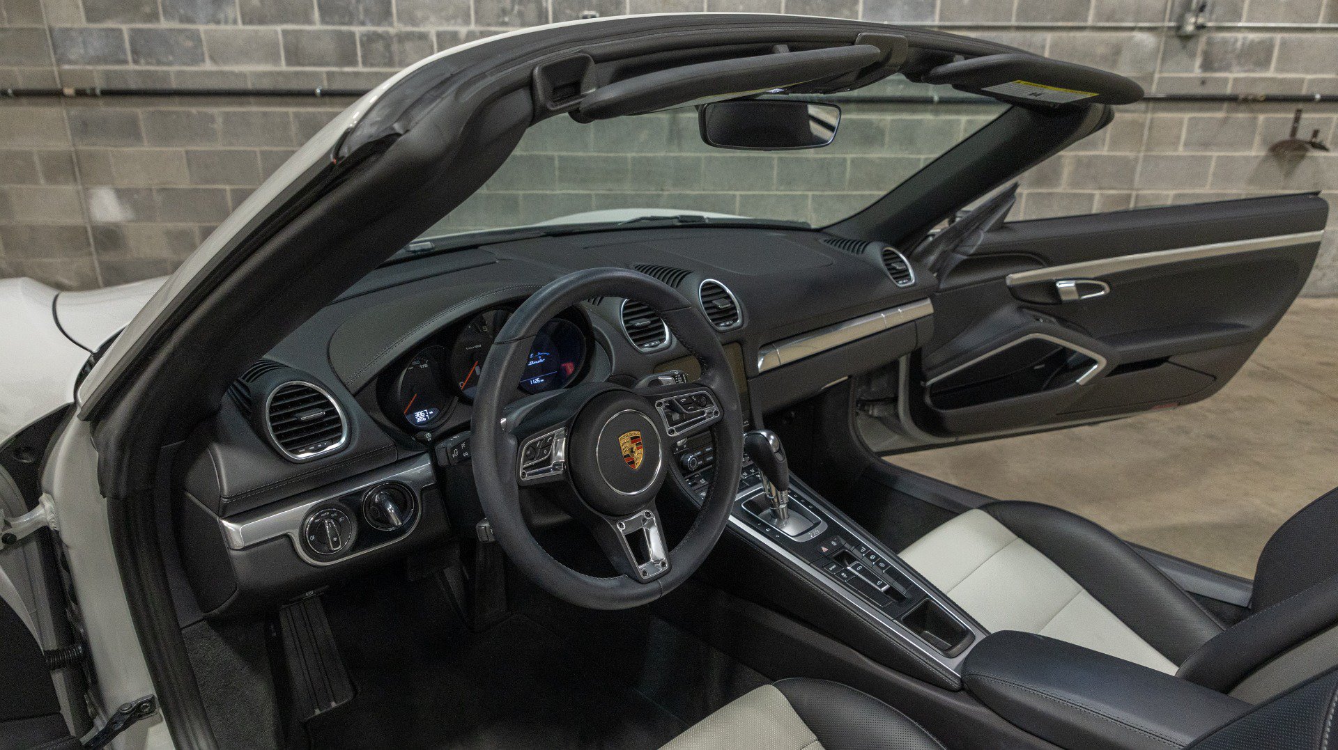 Used 2021 Porsche 718 Boxster RWD image 51