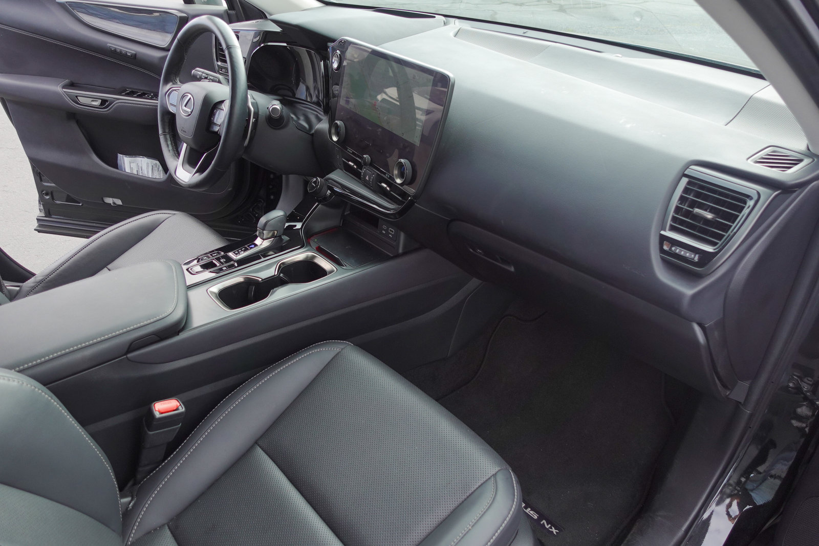 Used 2025 Lexus NX 350h AWD w/ Accessory Package (Z2) image 11