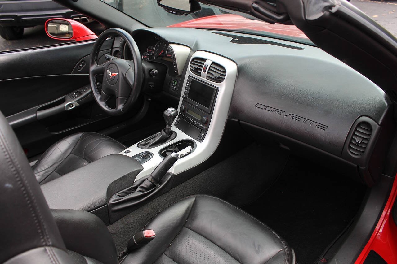 Used 2005 Chevrolet Corvette Convertible w/ Preferred Equipment Group RWD image 14