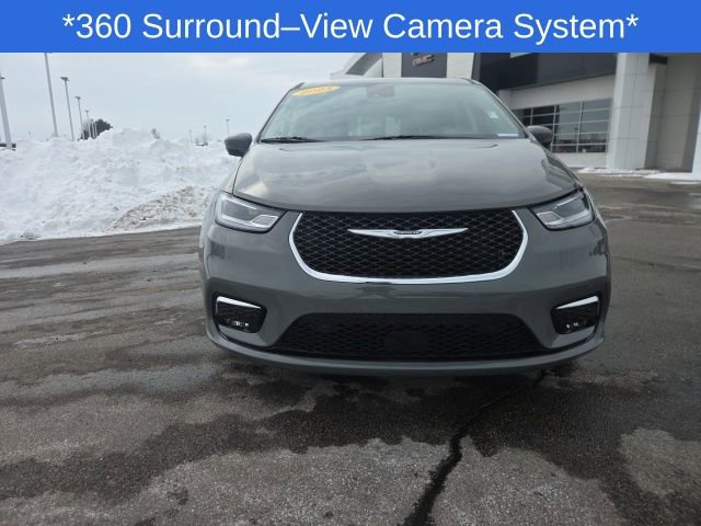 Used 2023 Chrysler Pacifica Touring-L image 5