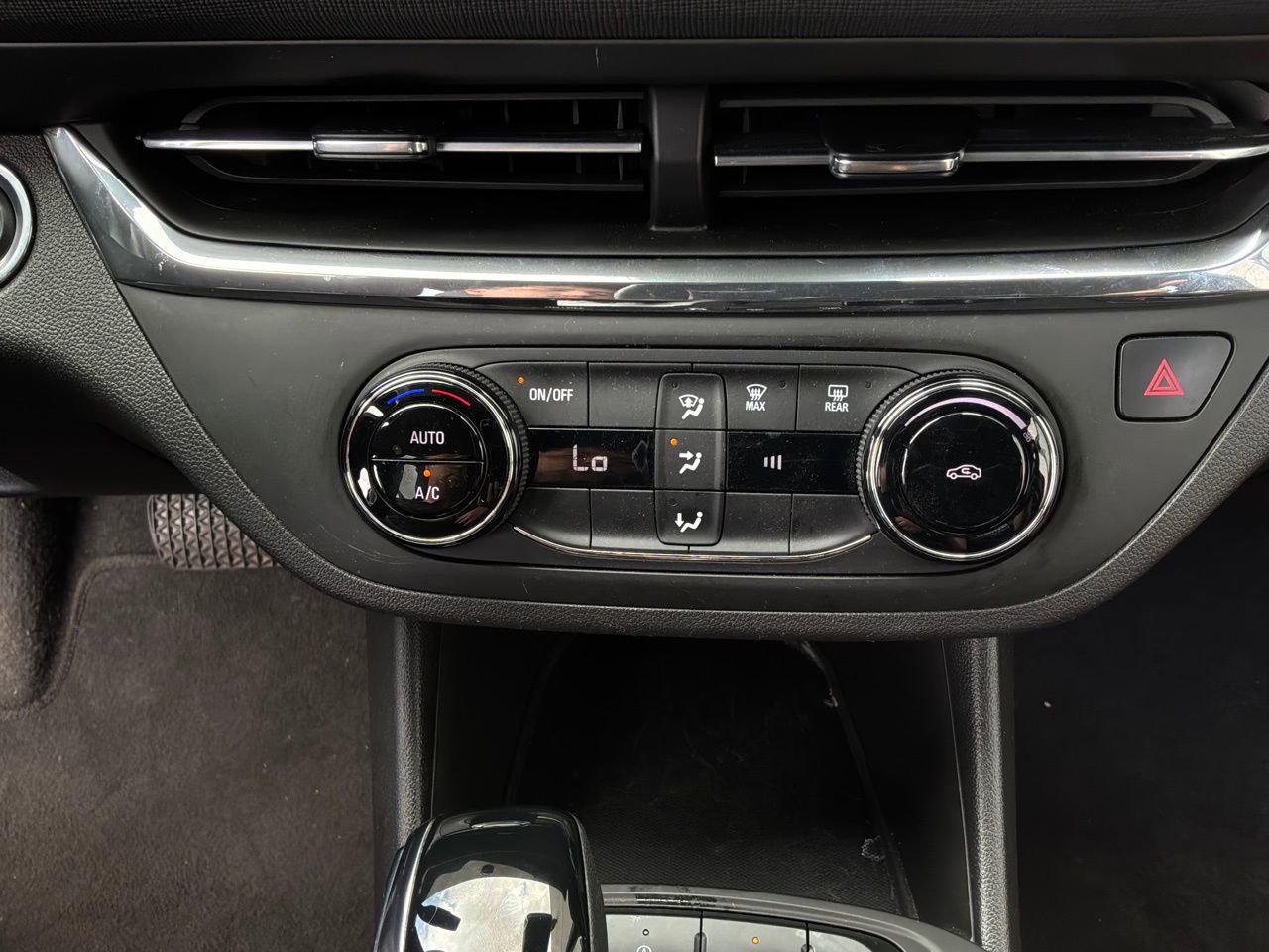 Used 2025 Buick Envista Preferred image 26