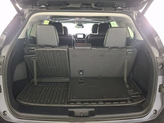 Used 2023 Toyota Highlander XLE FWD image 34